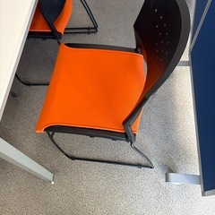 テーブルと椅子セットの画像