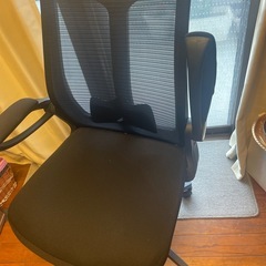美品メッシュタスクチェアー オフィスチェア 昇降　空気圧式で高さの調整可能 の画像