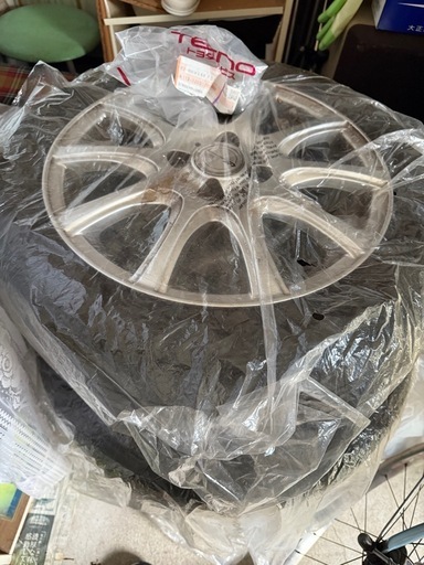 アルミホイールタイヤTOYOTAタンクルーミー用に取り寄せたものです