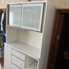 食器棚の画像