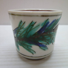 ★▲九谷焼 浅蔵与成 色絵 小紋と松 ぐい呑 盃 酒盃 酒杯 お猪口 酒器 和食器 共箱 eの画像