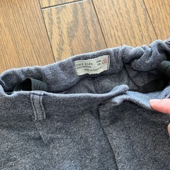 ZARAキッズ　パンツ２枚の画像