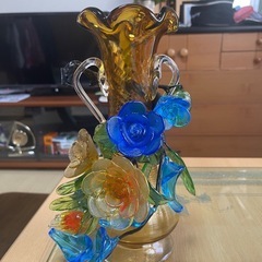 花瓶 ガラス製 花柄の画像