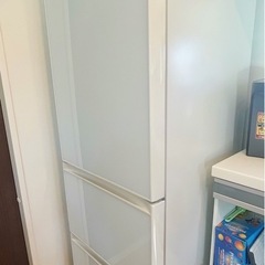 Toshiba東芝 3ドア冷蔵庫 ガラスホワイトの画像