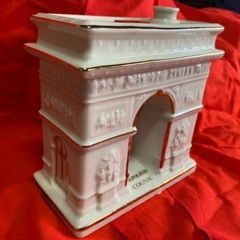 ブランデー、凱旋門型ボトルの画像