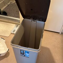 商談中｜ペダル式、ゴミ箱、47リットルの画像