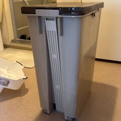 商談中｜ペダル式、ゴミ箱、47リットルの画像
