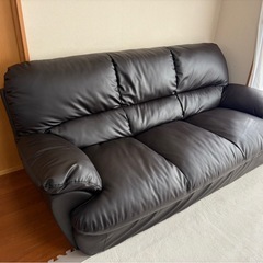 「ニトリ 3人掛け 合皮ソファ (ダークブラウン) 状態良好の画像