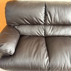 「ニトリ 3人掛け 合皮ソファ (ダークブラウン) 状態良好の画像