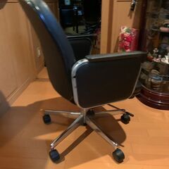 ✨【早い者勝ち/価格交渉OK】✨重厚感アーム付社長椅子★リクライニング機能付き役員チェア（黒）の画像