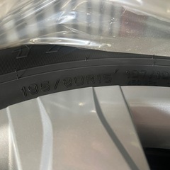 ハイエース　新車外し タイヤ4本セットの画像