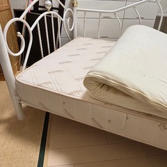 花柄のパイプベットの画像