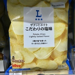 ザクッとポテト こだわりの塩味 57g １つ ・ サントリー 烏龍茶 340g １本 ・ 餅太郎 6g １つ ・ 清涼菓子(レモンラムネ味) １つ ・ クッピーラムネ １つ ・ AGF marim クリーミングパウダー 3g １つの画像