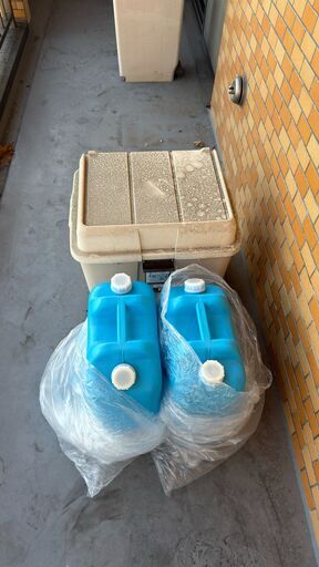 取引完了｜石油ストーブ＆ポリ缶（18L）2個、ポリ缶収納ボックスセット