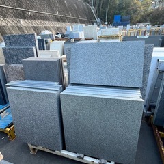 色々コーナー【御影石】だいたい600角　 石材 大理石 御影石 砂利 庭石 ロックガーデンなどの画像