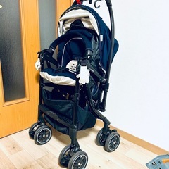 Combi ベビーカー 収納カバー付きの画像