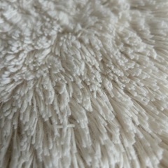 白のふわふわ円形ラグマット（直径93cm）の画像