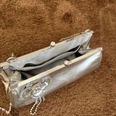 シルバー　ショルダーバックの画像