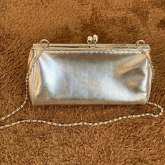 シルバー　ショルダーバックの画像