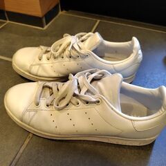 adidasスニーカー27cmの画像