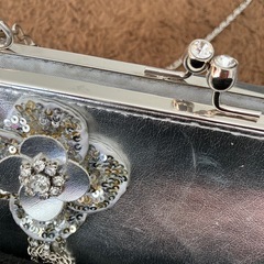 シルバー　ショルダーバックの画像