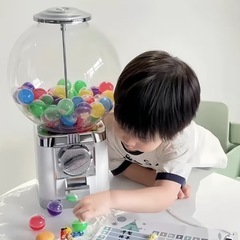 ガチャガチャマシン本体+カプセル付き！の画像