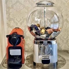 ガチャガチャマシン本体+カプセル付き！の画像