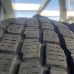 165R14-6PRスタッドレスタイヤホイル付きの画像