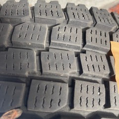 165R14-6PRスタッドレスタイヤホイル付きの画像