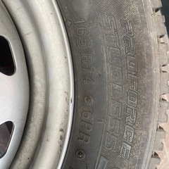 165R14-6PRスタッドレスタイヤホイル付きの画像