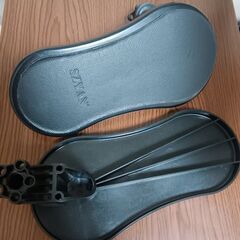 デスクとチェアの画像