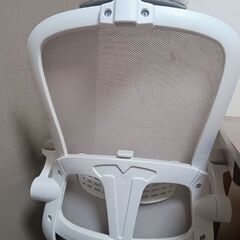 デスクとチェアの画像