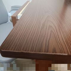 デスクとチェアの画像