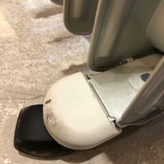 ■■449■デロンギオイルヒーター KHD410812-BK 暖房器具 1200W タイマー付き DeLonghi デジタル表示の画像