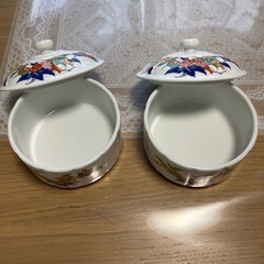 蓋付き食器の画像