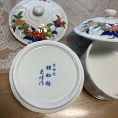 蓋付き食器の画像
