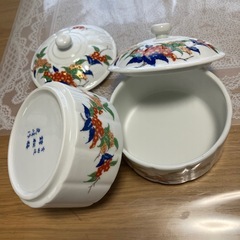 蓋付き食器の画像