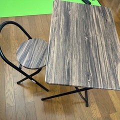 折りたたみテーブル&チェアの画像