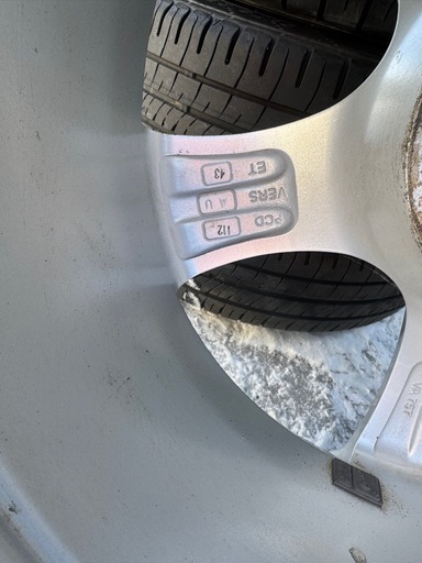 スタッドレス　AUDI