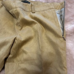 レディースパンツ  製品タグ付き未使用品レディースパンツ日本製  ウエスト　約66センチ 股下　約55センチ 裾幅　約15センチ  ブラウン ベージュ  日本製の画像