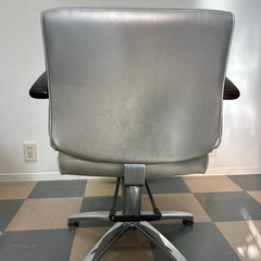 サロンチェアー(美容室用椅子)の画像