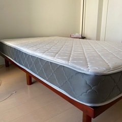 【お譲りします】セミダブルベッド、マットレスの画像