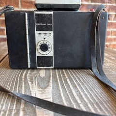 ポラロイドカメラ　アンティーク風の画像