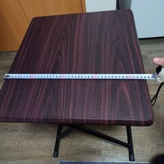 折りたたみ可能なテーブルを譲りますの画像