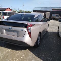 ◇全国自社ローン対応❑ 平成28年4月登録のプリウスS 4WDの画像
