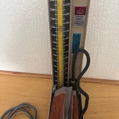 昭和レトロな血圧計と聴診器の画像