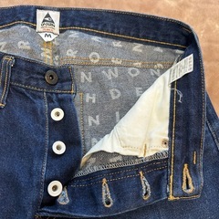 レディースジーンズ デニム  股下　約67センチ 裾幅　約17.5センチ ウエスト　約75センチ  画像の通り裾の近く、前側のまくれば見えない所にスレがあります。の画像