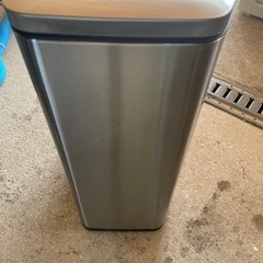 センサー付きゴミ箱(47㍑)  動作確認済みの画像