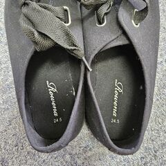 ロウェナ Rowena スニーカー 24.5cm 黒 ブラック レディース シンプル 軽量 カジュアル シューズの画像