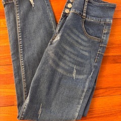 SHEIN 穴あきスキニー 新品 ① の画像